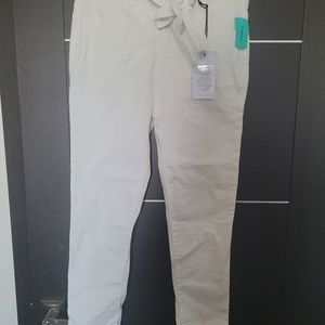 *NEW* White High Waist Jeans